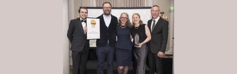 Hinrichsen’s Farm Distillery nimmt Preis für die die weltweit beste Single Estate Distillery in London entgegen