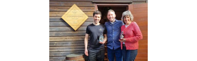 Cooper King Distillery kooperiert mit dem community pub The Plough