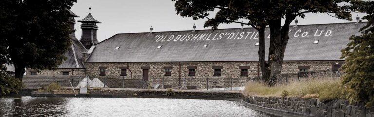 Single Malt kennt viele Gesichter, mit Bushmills kommt eines davon aus Irland