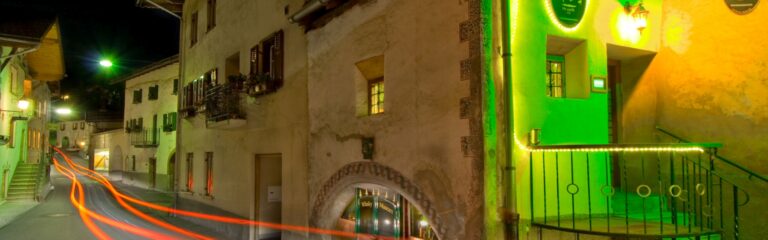 Guinness-Rekordbar wird 20: Smallest Whisky Bar on Earth feiert im Zeichen von Robin Laing