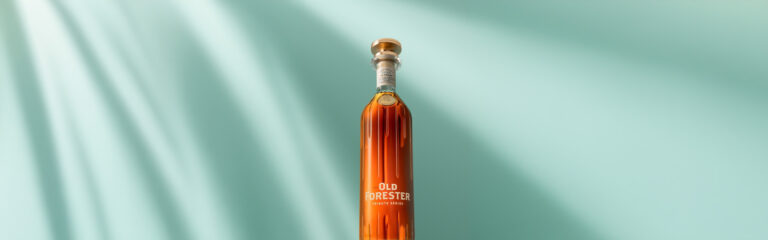 Old Forester bringt in den USA die Tribute Series mit einem 12 Jahre alten Bourbon im historischen Decanter