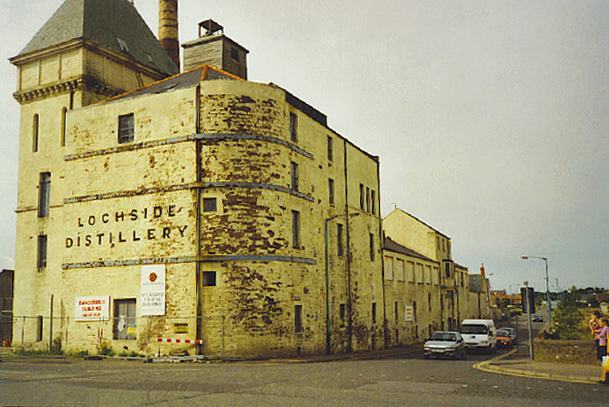 Lochside Destillerie, Foto von Colin Smith, CC-Lizenz